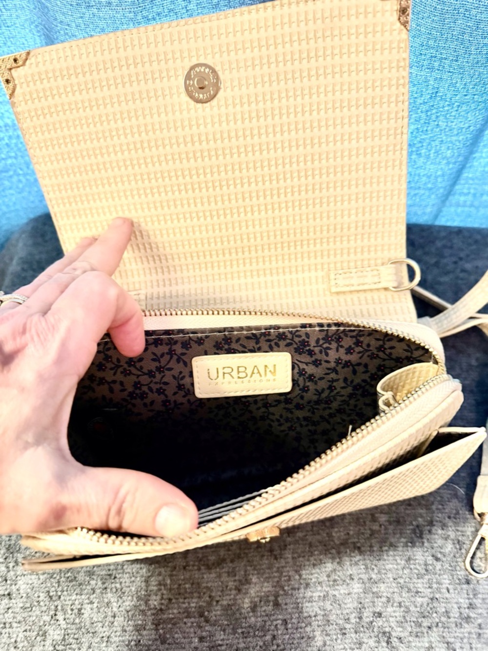 🍓3 for $15 Cream Crossbody Wallet Bag - Unbranded - Picture 4 of 4